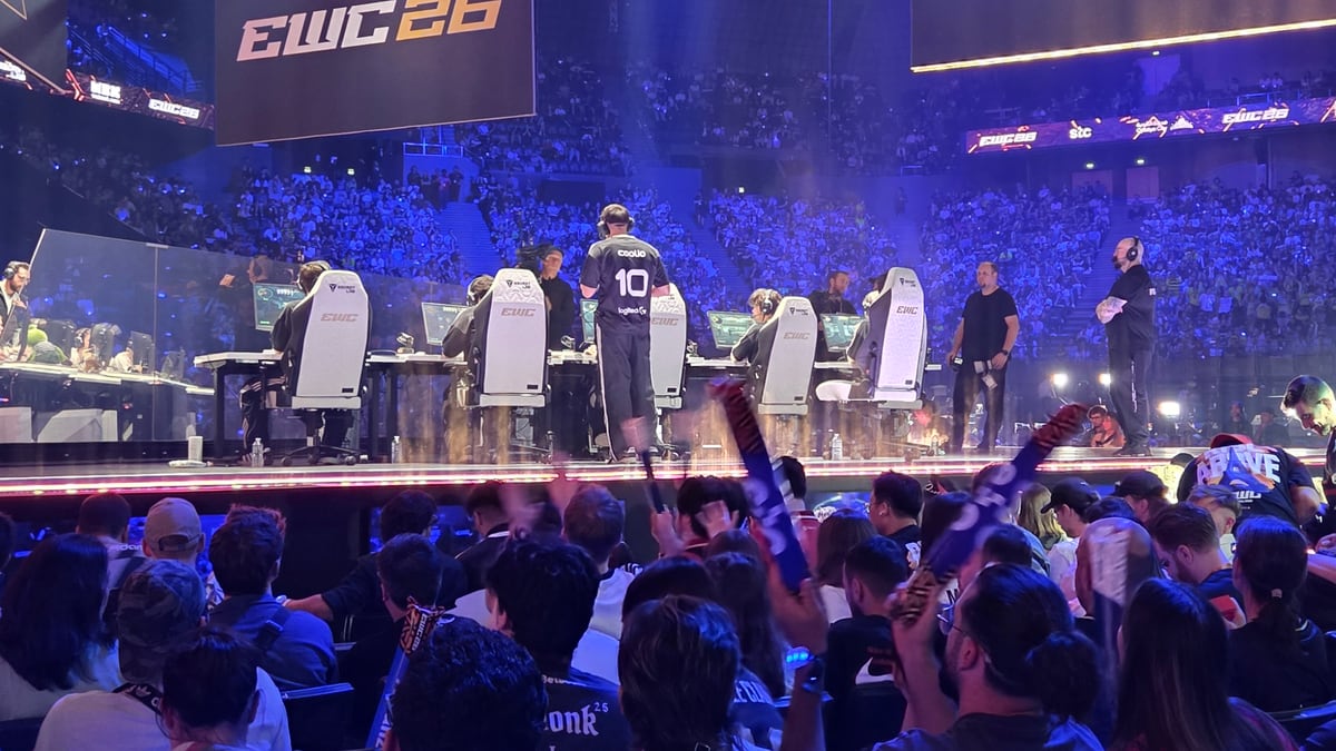 La grande finale sur le floor de l'Accor Arena, avec les stations de jeu et le public
