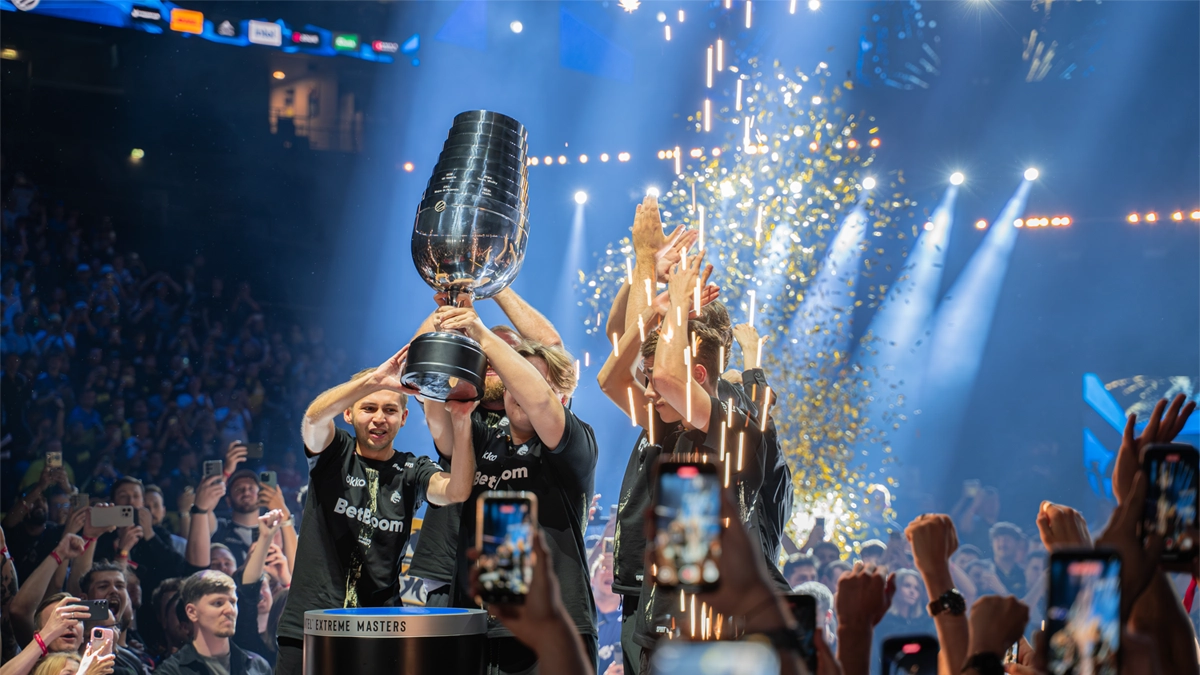 Spirit soulève le trophée de l'IEM Cologne