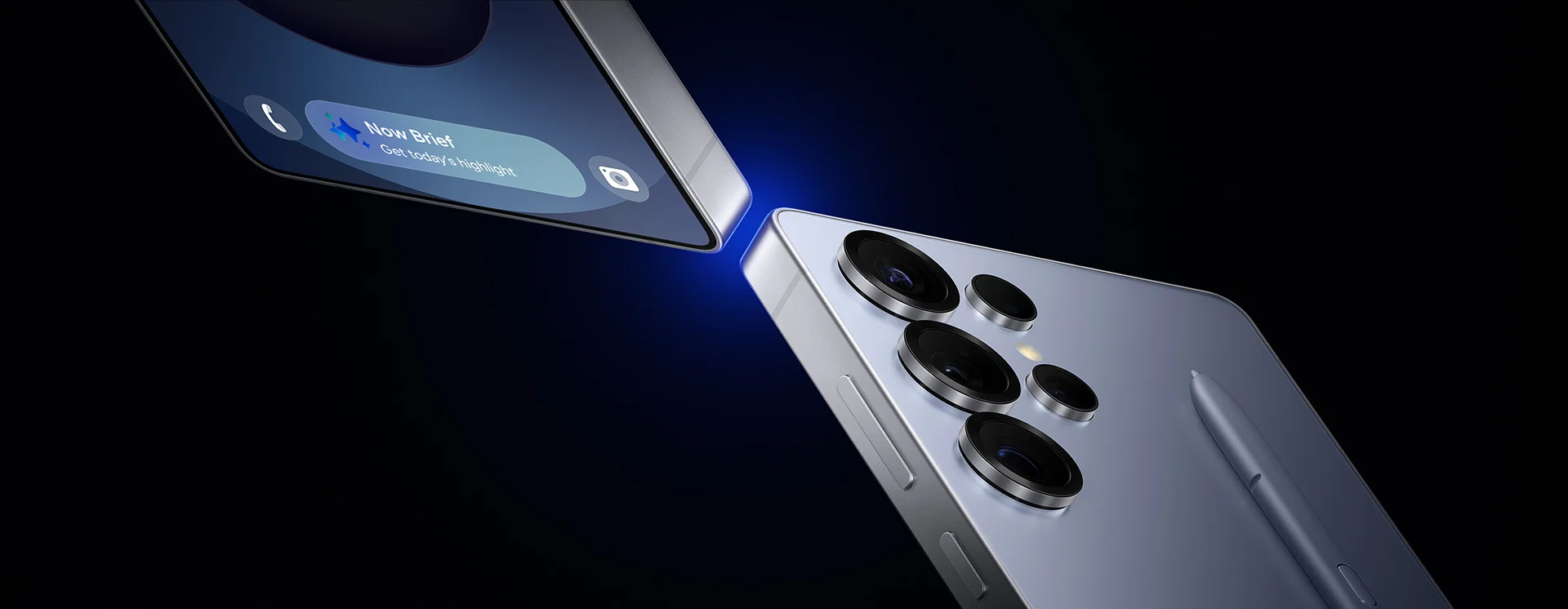 Smartphone Samsung Galaxy bleu avec quadruple caméra et S Pen