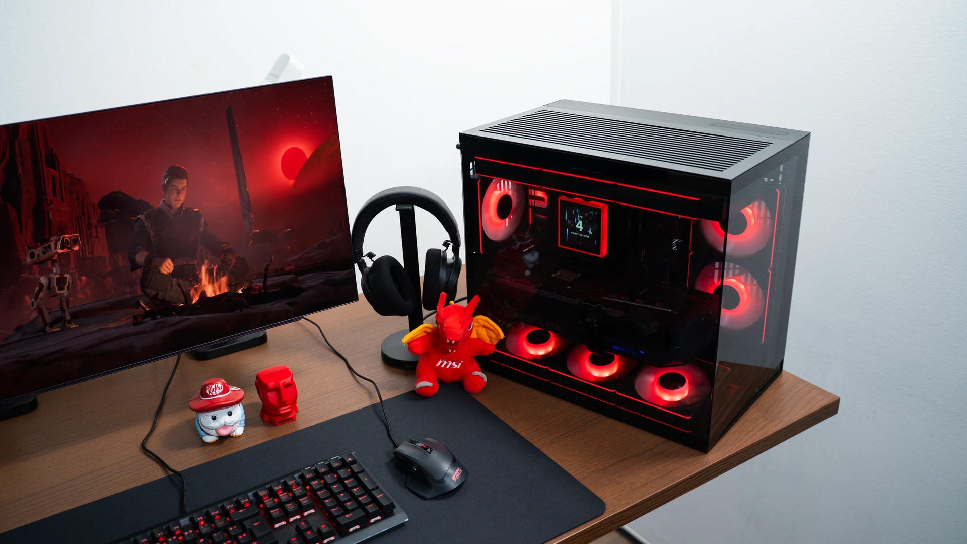 PC gaming haut de gamme avec panneau latéral en verre et éclairage RGB rouge