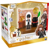 Spin Master Le monde des sorciers: Harry Potter - Salle de classe de potions Magical Minis, Figurine 