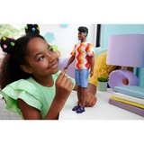 Mattel Barbie Fashionistas - Poupée Ken avec chemise des motifs colorés et des cœurs, des fleurs à la mode 
