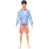 Mattel Barbie Fashionistas - Poupée Ken avec chemise des motifs colorés et des cœurs, des fleurs à la mode 