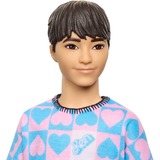 Mattel Barbie Fashionistas - Poupée Ken avec chemise des motifs colorés et des cœurs, des fleurs à la mode 