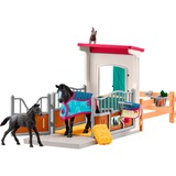 Schleich Horse Club - Box à chevaux avec jument et poulain, Figurine 