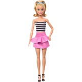 Mattel Barbie Fashionistas #213 - Poupée blonde avec haut rayé, jupe rose et lunettes de soleil 