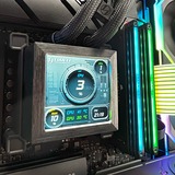 ALTERNATE Pure Lian Li Powered by ASUS ROG ASTRAL R7-5080, PC gaming Ryzen 7 9800X3D | RTX 5080 | 64 Go | 4 To SSD
