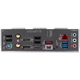 GIGABYTE B650M GAMING X AX carte mère socket AM5 Gris/Noir, RAID, 2.5 Gb-LAN, Wi-Fi 6E, BT 5.2, Sound, µATX