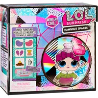 MGA Entertainment Winter Chill Spaces Playset with Doll- Style 1, Poupée L.O.L. Surprise! Winter Chill Spaces Playset with Doll- Style 1, Mini poupée